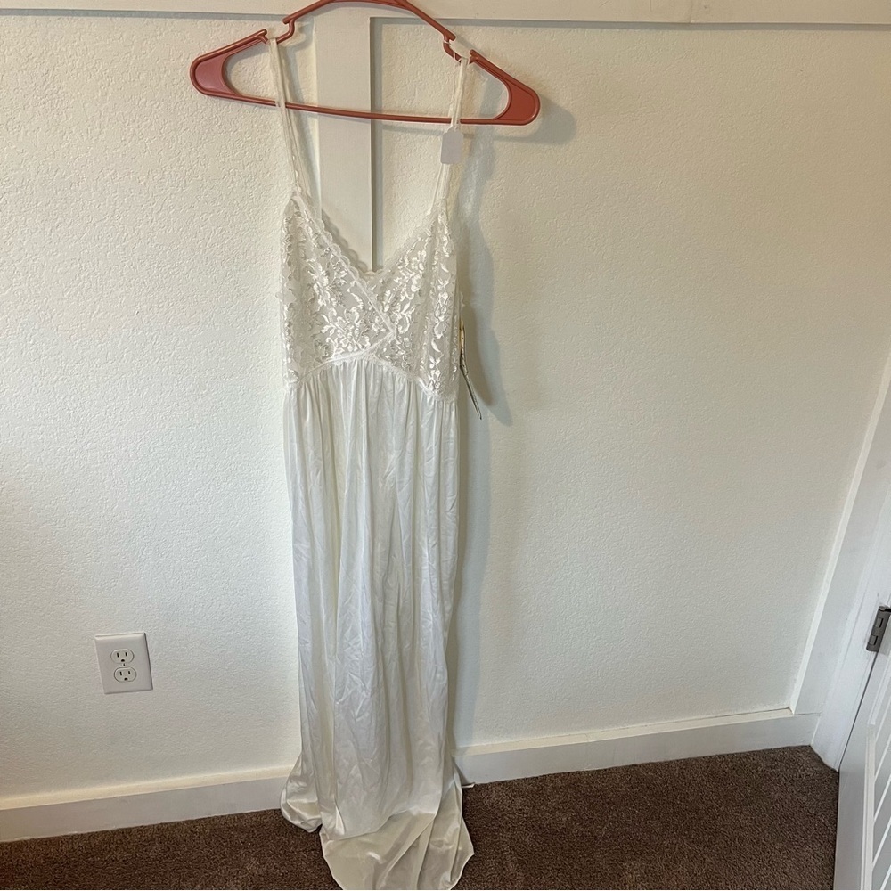 MaidenForm Dreamwear Women's Small Long Slip Dress NWT